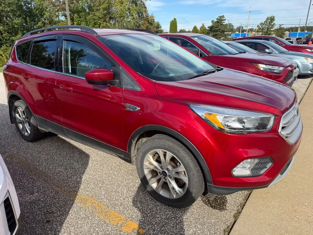 Used 2018 Red Ford SE image 3