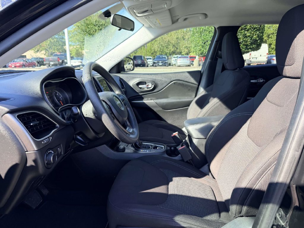 Used 2020 Black Jeep Latitude image 15
