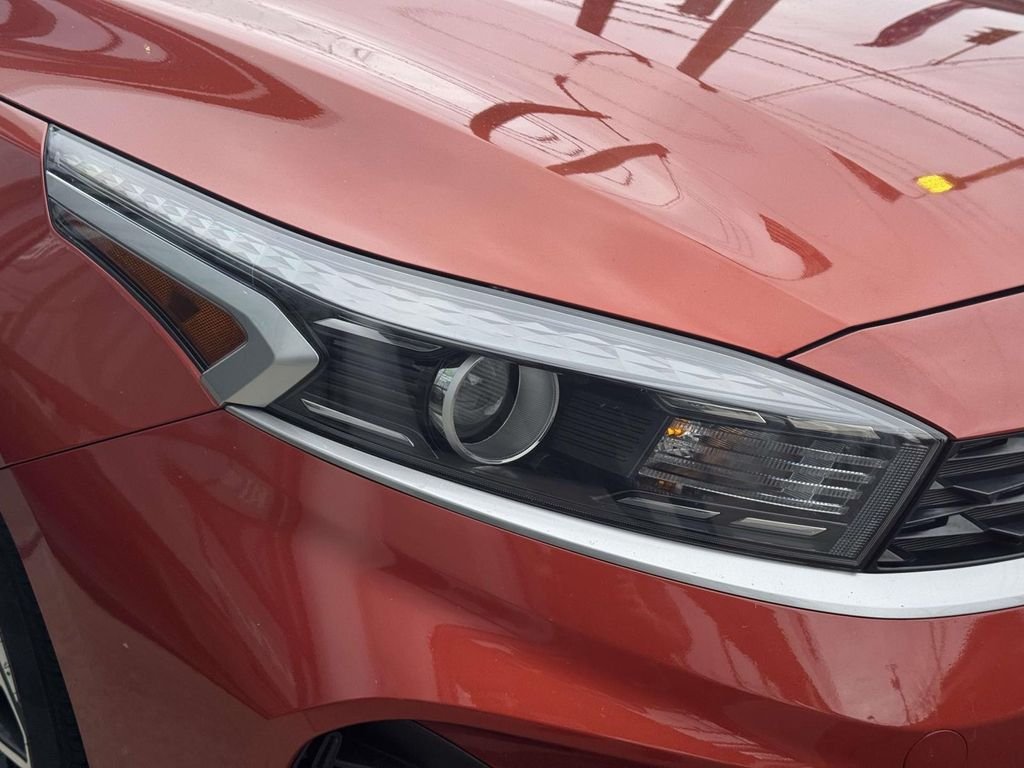 Used 2023 Red Kia LXS image 8