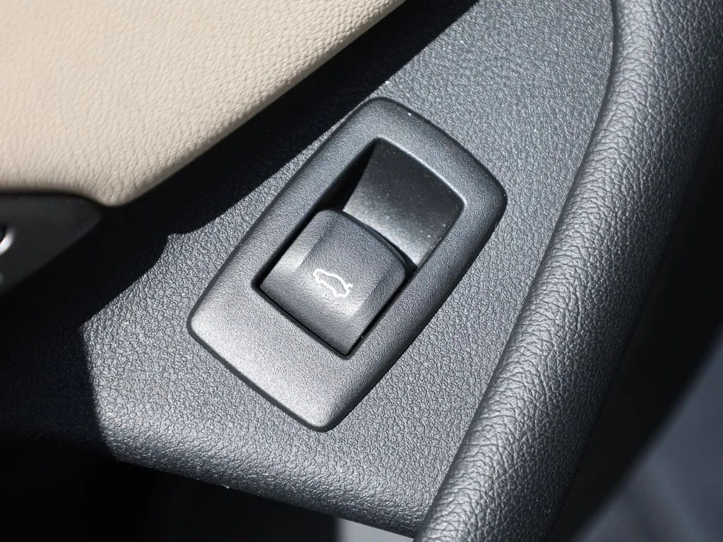 Used 2021 Gray BMW 530i xDrive image 13