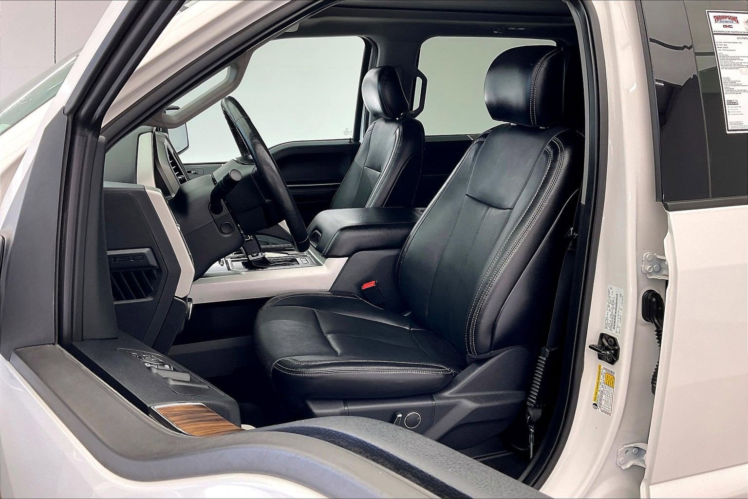 Used 2018 White Platinum Metallic Tri-Coat Ford LARIAT image 13
