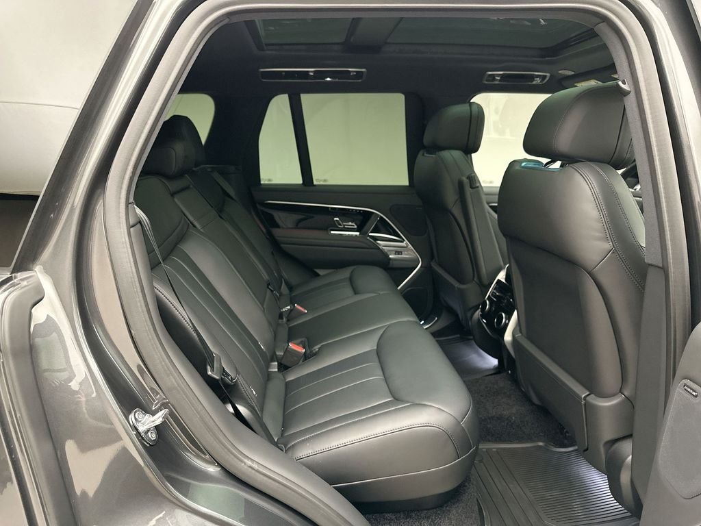 New 2026 Carpathian Grey Land Rover SE image 19