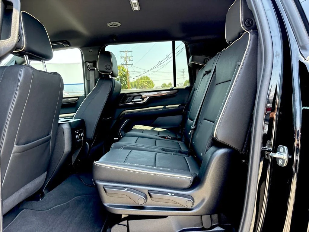 Used 2025 Onyx Black GMC Elevation image 26