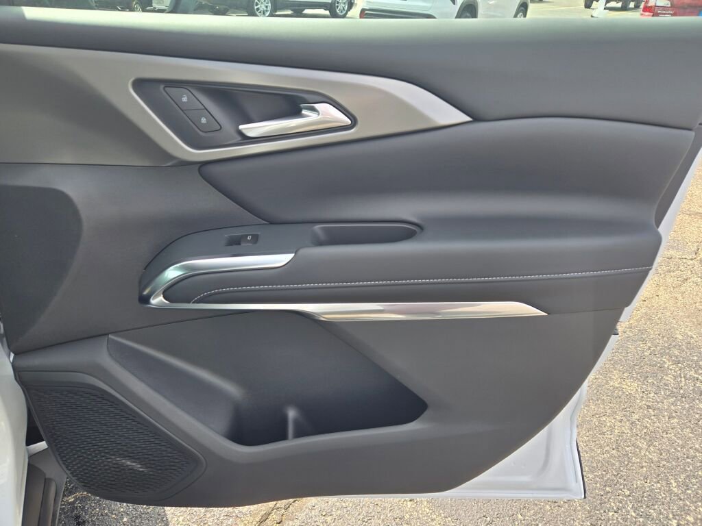 New 2026 Summit White Chevrolet LT image 6