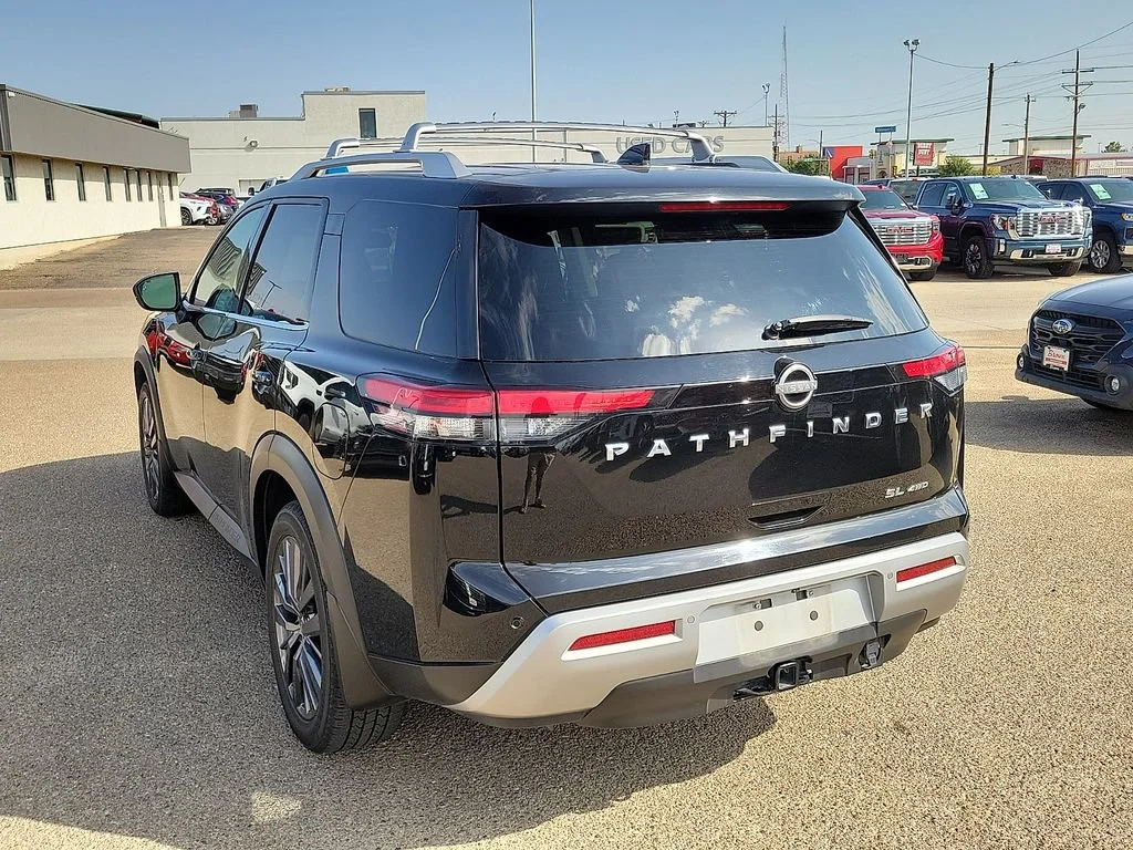 Used 2022  Nissan SL image 8