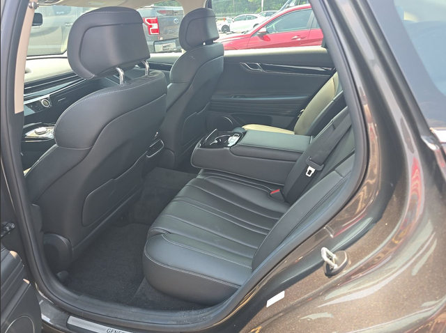 Used 2024 Gray Genesis 2.5T image 5