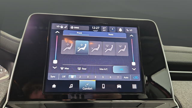 Used 2022 Velvet Red Pearlcoat Jeep Latitude image 30