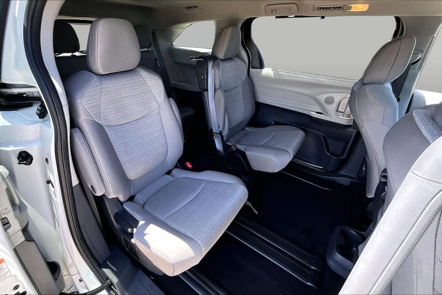 Used 2022 White Toyota LE image 20