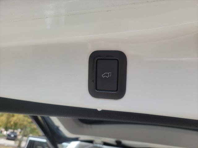 Certified Used 2017 BLIZZARD PEARL Toyota  image 19