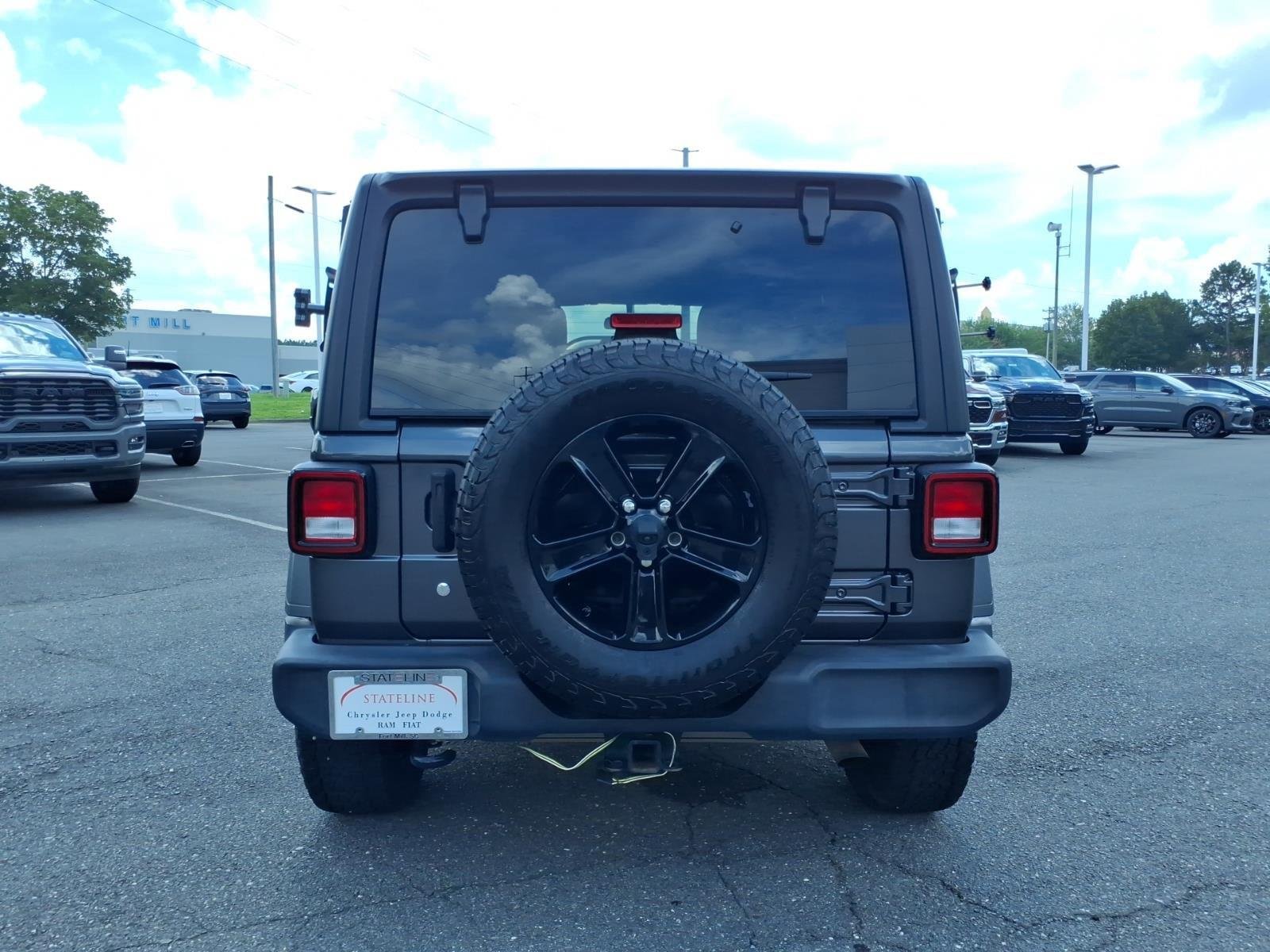 Used 2020 Granite Crystal Metallic Clearcoat Jeep Sport Altitude image 17