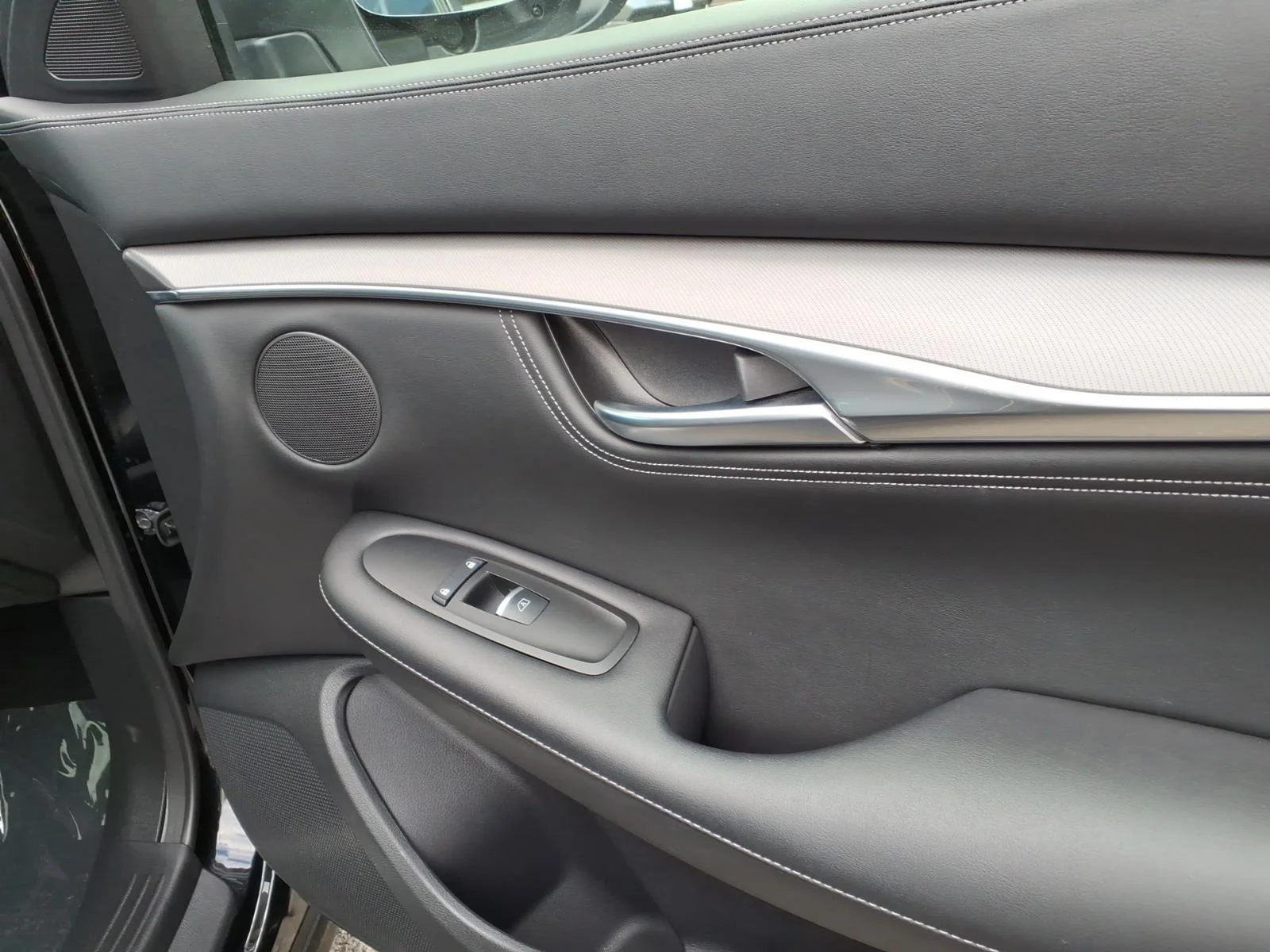 Used 2023 Black Obsidian INFINITI Luxe image 13