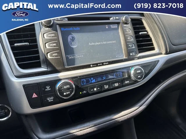 Used 2017 Gray Toyota SE image 27