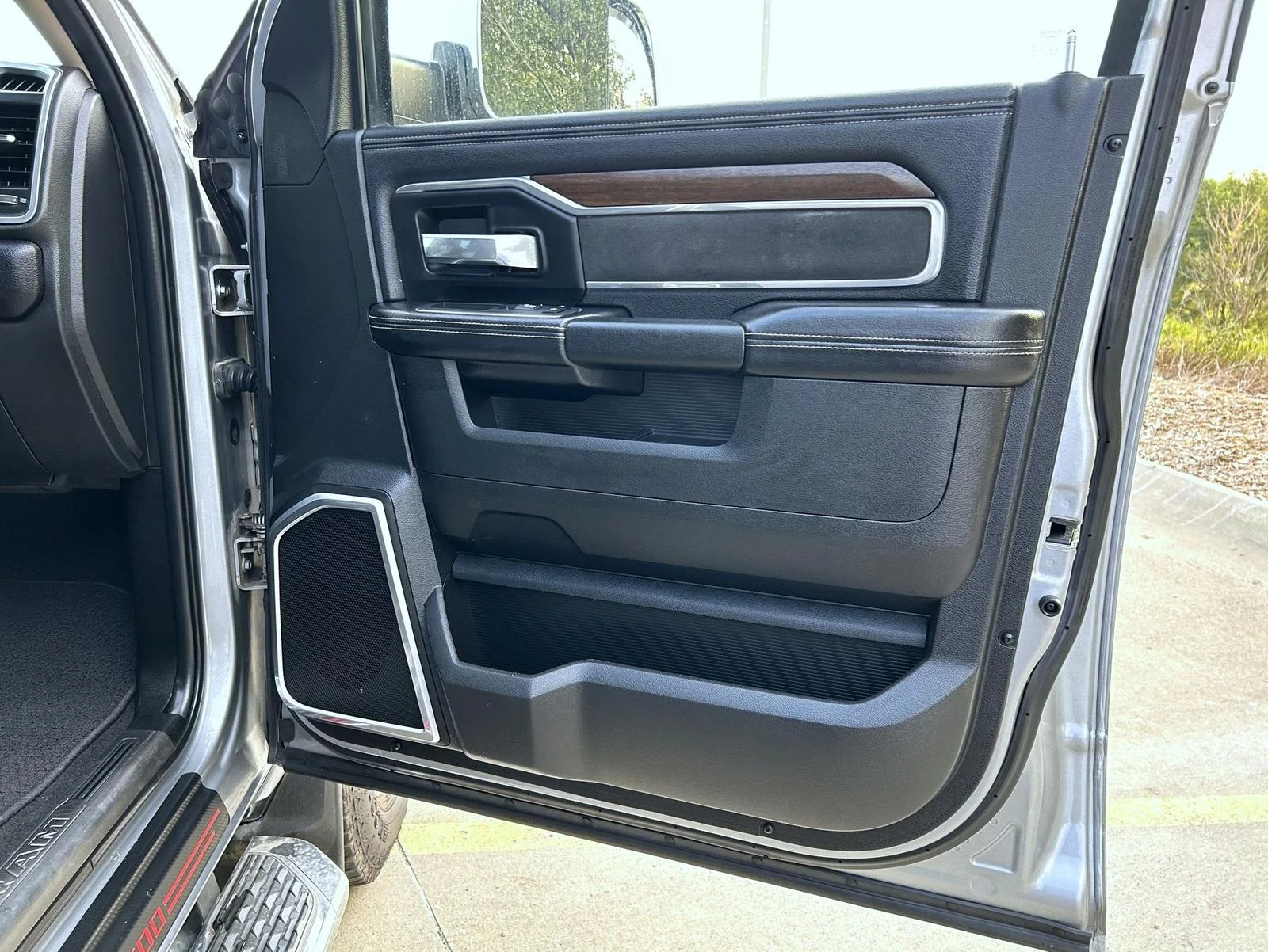 Used 2022 Silver Ram Laramie image 16