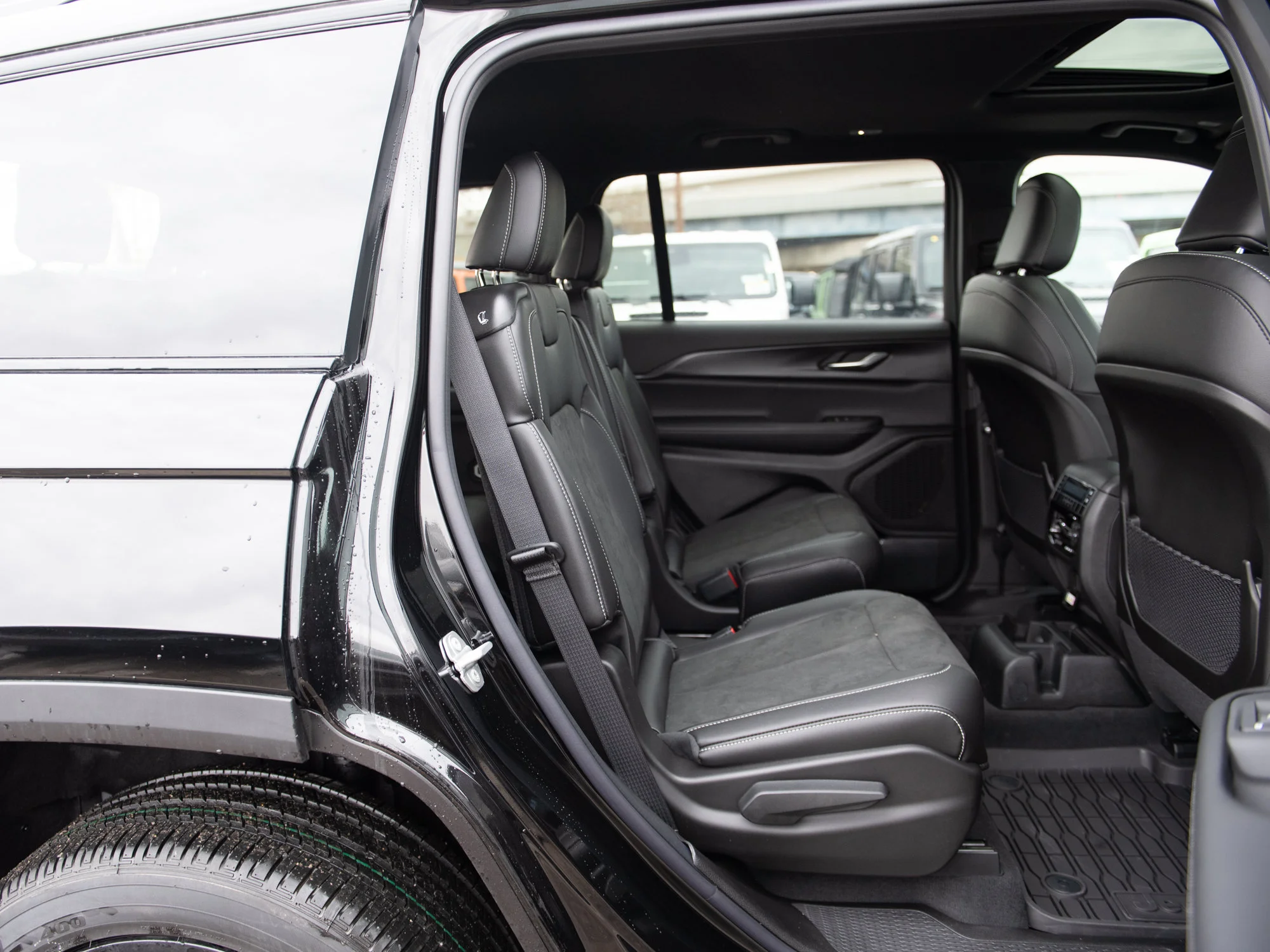 New 2025 Black Jeep Altitude* 4x4, Trailer Tow, Sunroof, Heated Leather image 24