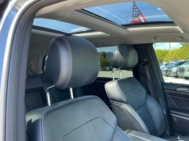 Used 2016 Gray Mercedes-Benz GL 550 image 39