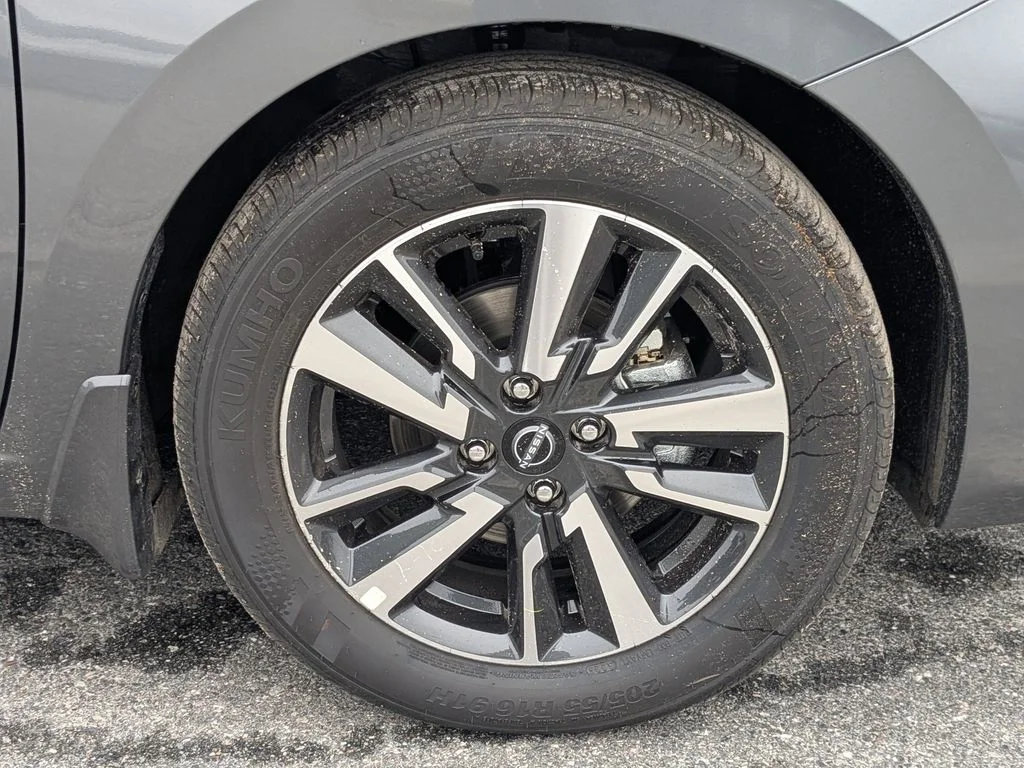 2025 Nissan Versa Sedan SV - Photo 11