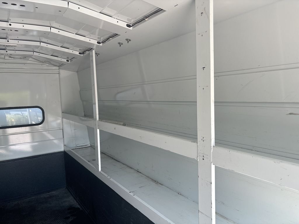 Used 2020  Mercedes-Benz Standard Roof V6 image 18