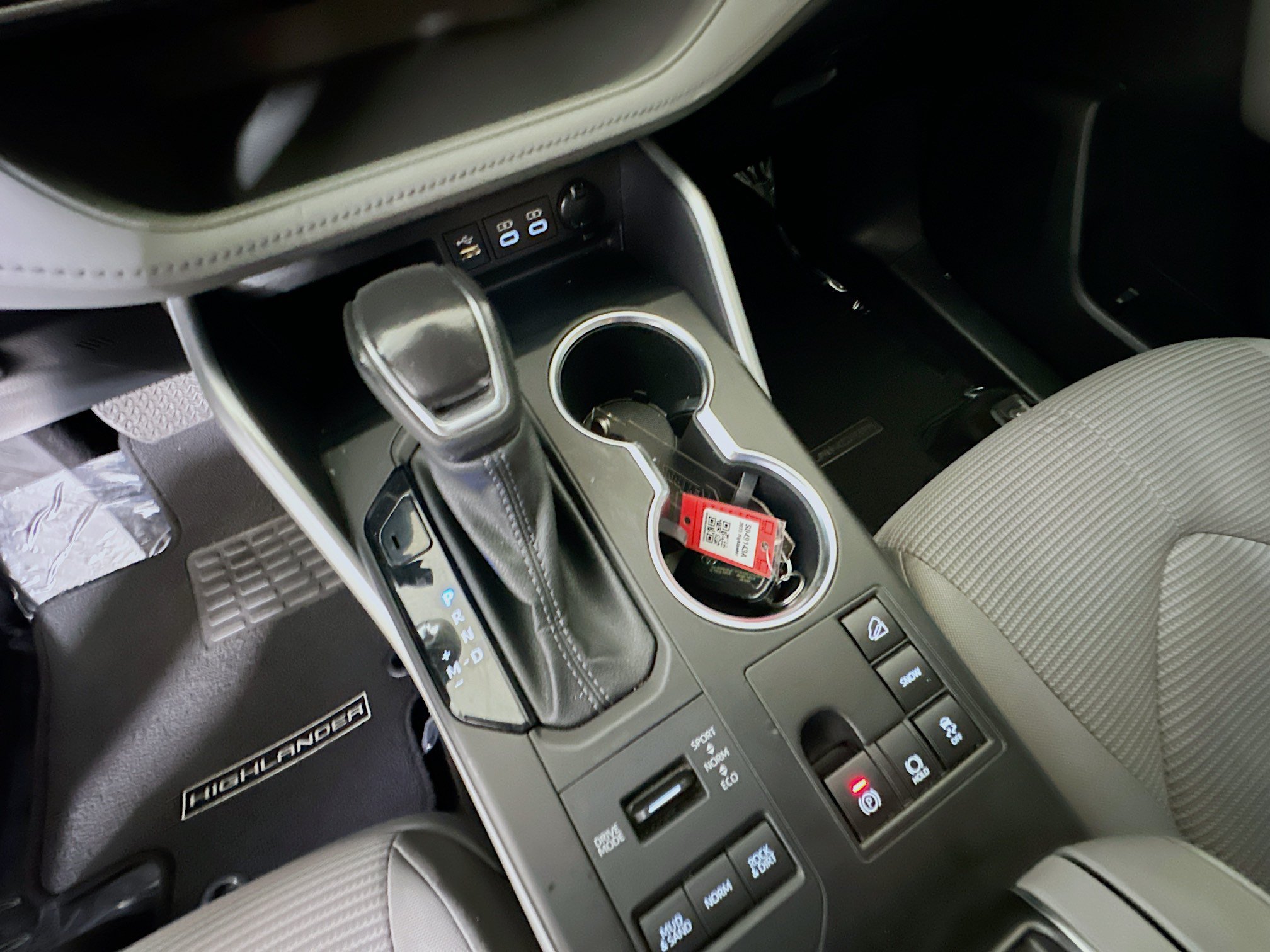 Used 2023 Midnight Black Metallic Toyota LE image 22