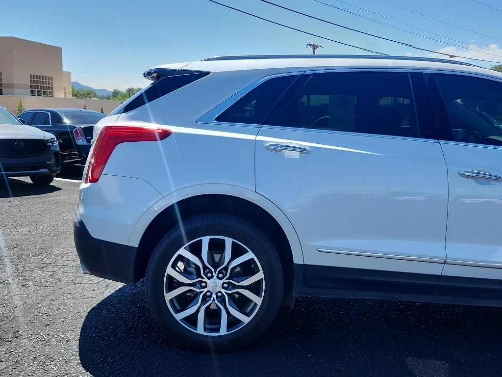 Used 2019 Crystal White Tricoat Cadillac Premium Luxury AWD image 5