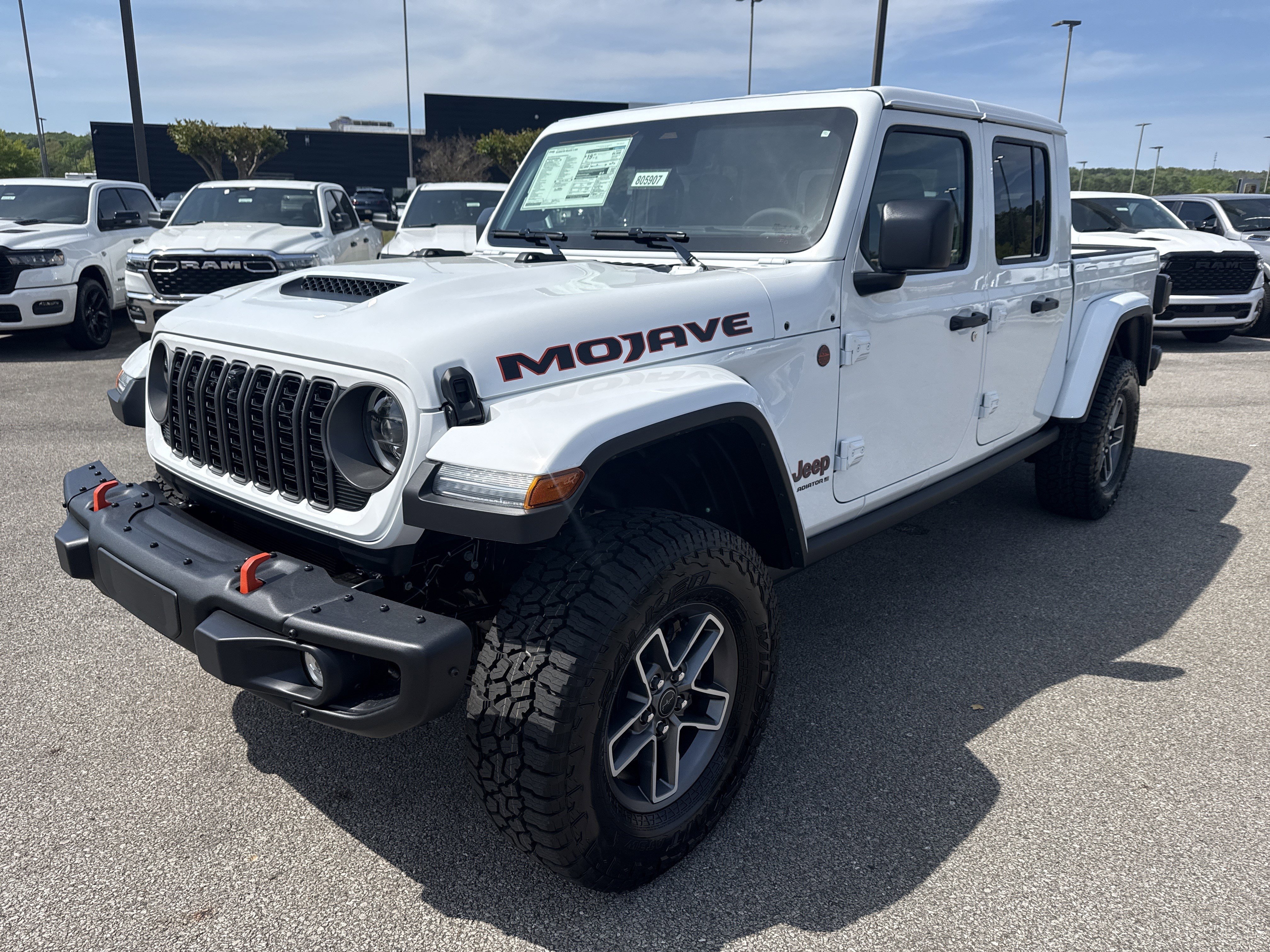 New 2026 Bright White Clear-Coat Exterior Paint Jeep Mojave X image 3