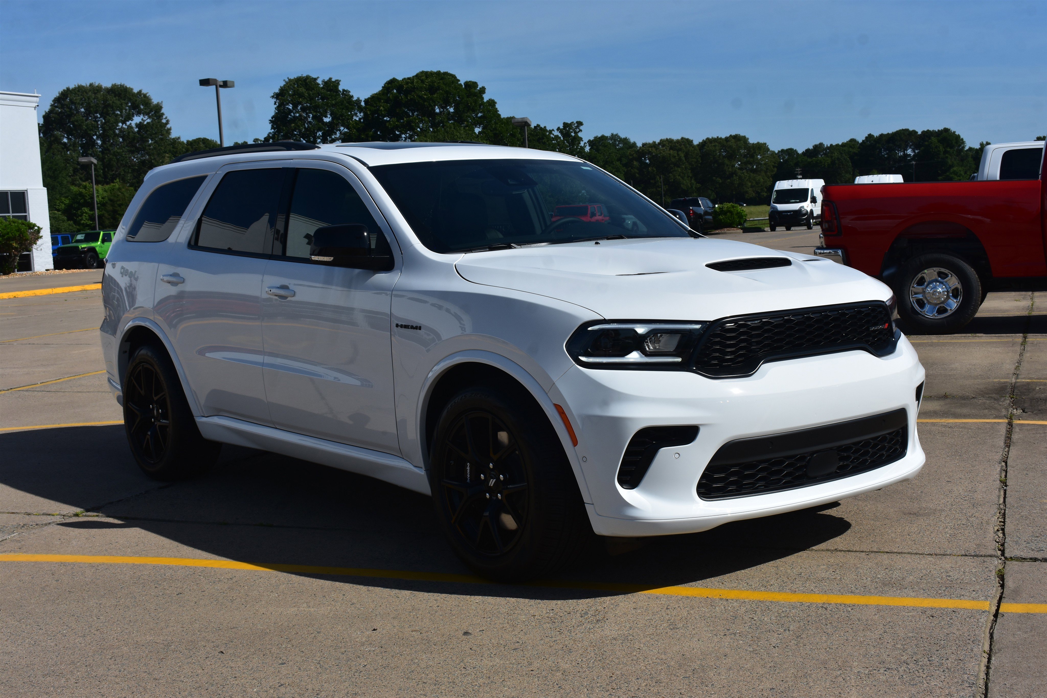 New 2026 White Knuckle Clear-Coat Exterior Paint Dodge GT Plus HEMI V8 image 3
