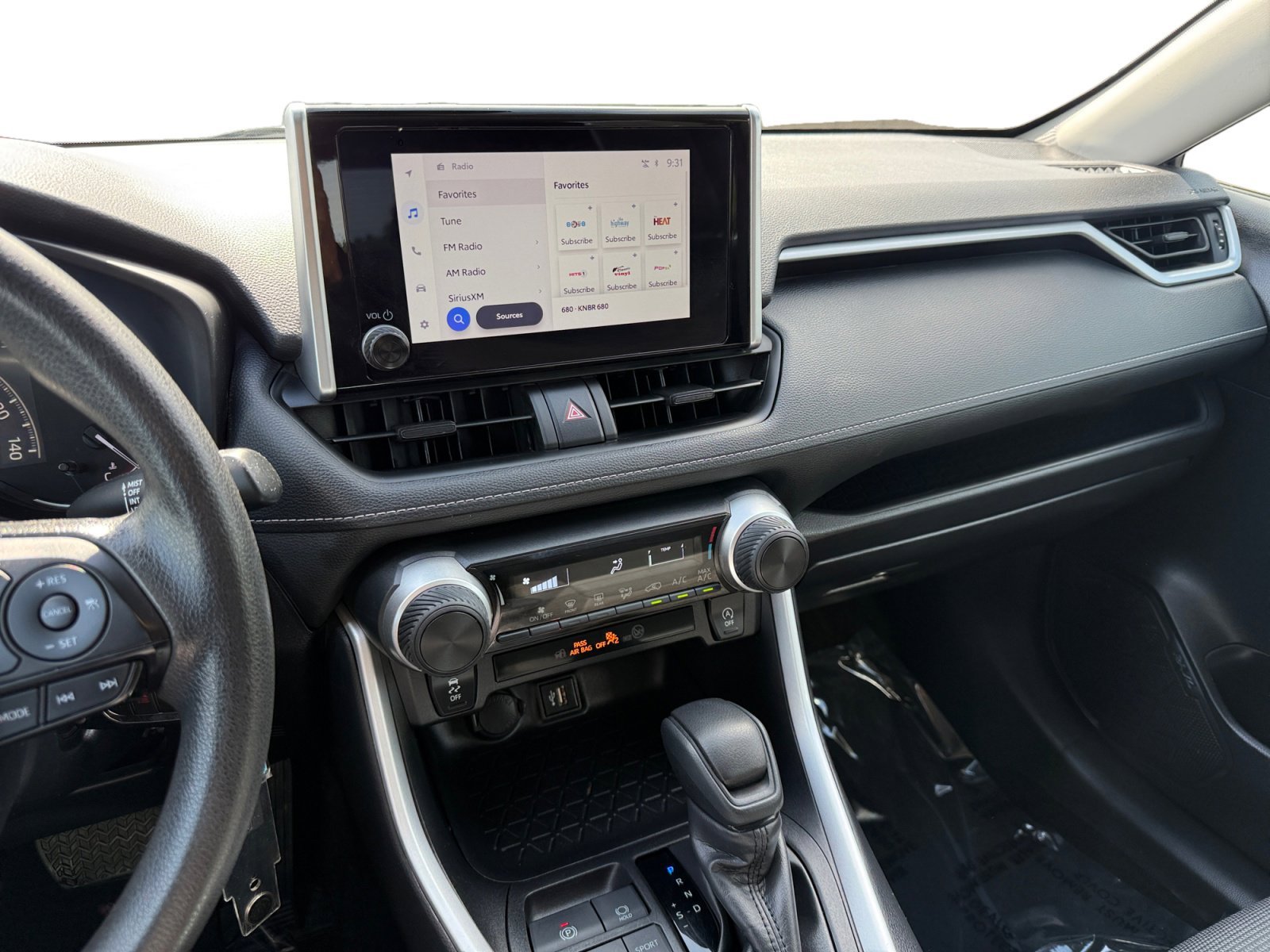 2024 Toyota RAV4 LE - Photo 12