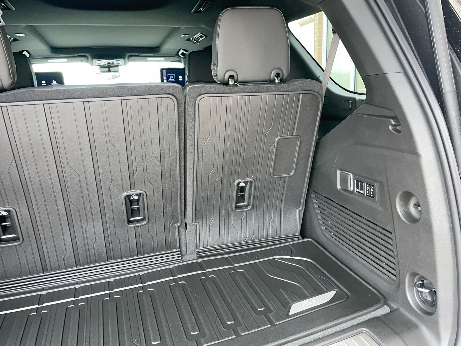 2026 GMC Yukon AT4 - Photo 102