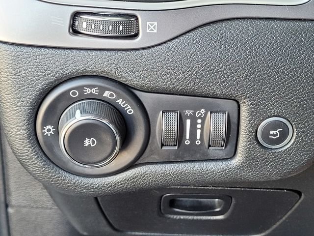Used 2019 Blue Jeep Limited image 13