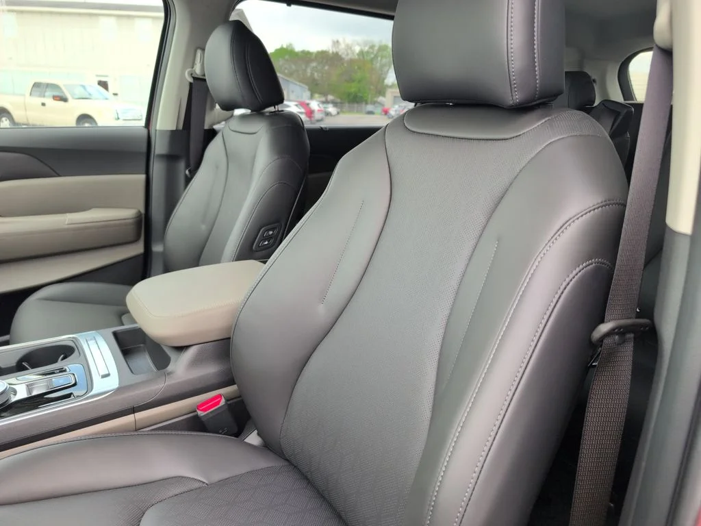 2025 Kia Carnival EX - Photo 12