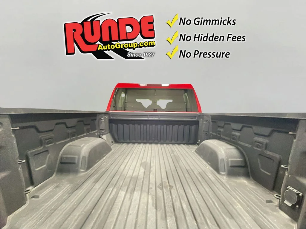Used 2023 Red Chevrolet Custom image 16
