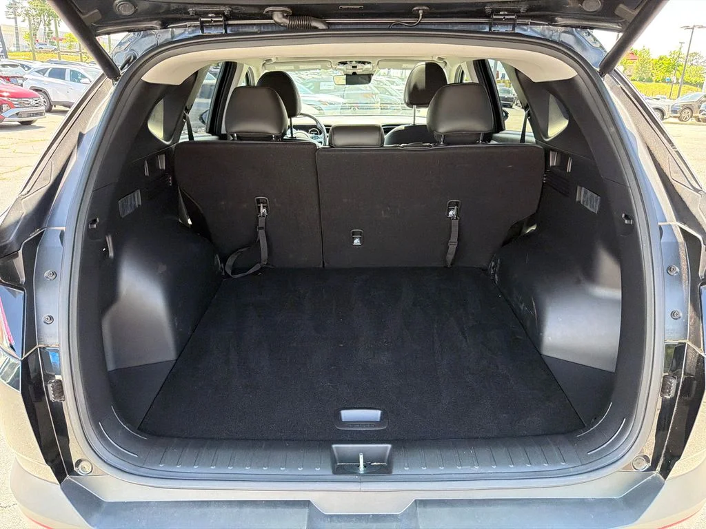 Used 2023 Black Hyundai SEL image 18