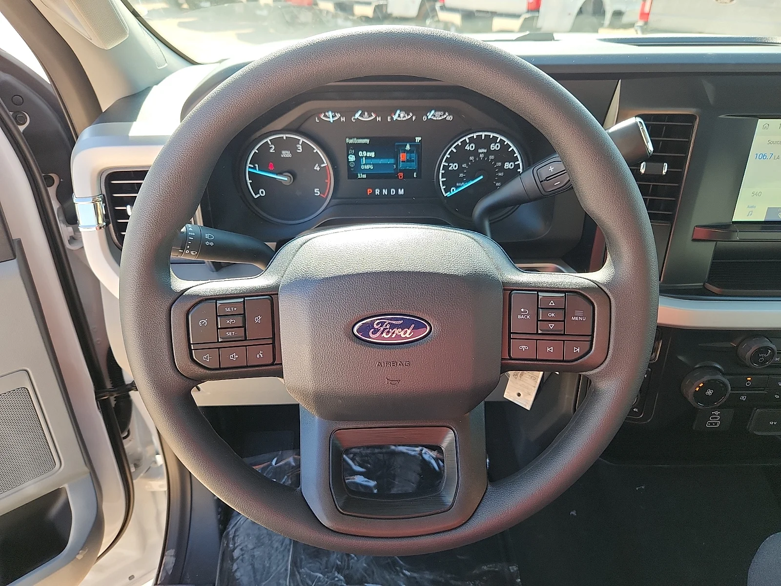 New 2027 Oxford White Ford XLT image 21