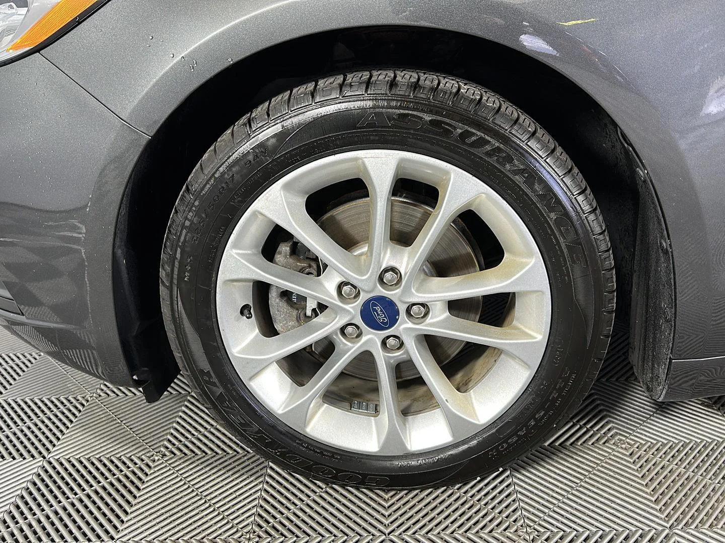 Used 2020 Magnetic Ford SE image 5