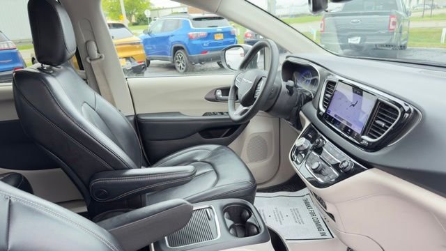 Used 2023 White Chrysler Touring L image 36