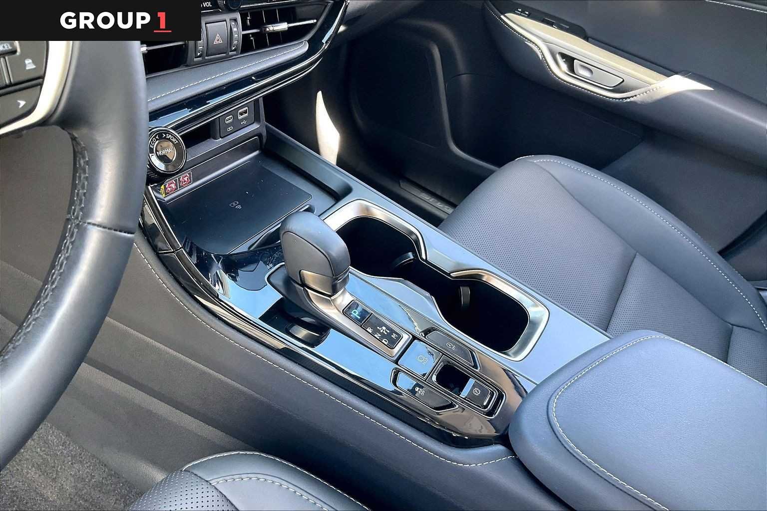 Used 2025 Eminent White Pearl Lexus  image 14