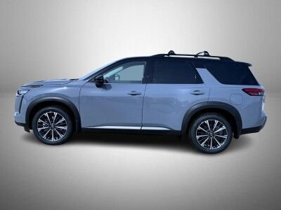 New 2026 Boulder Gray Pearl / Super Black Two-tone Nissan Platinum image 8