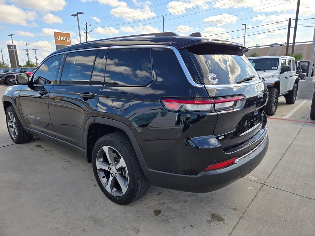 Used 2023 Black Jeep Limited image 5