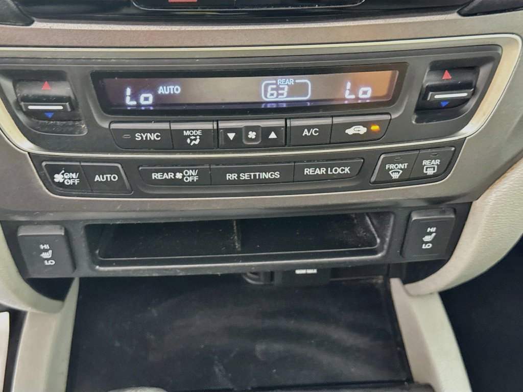 Used 2016 Silver Honda EX-L image 18