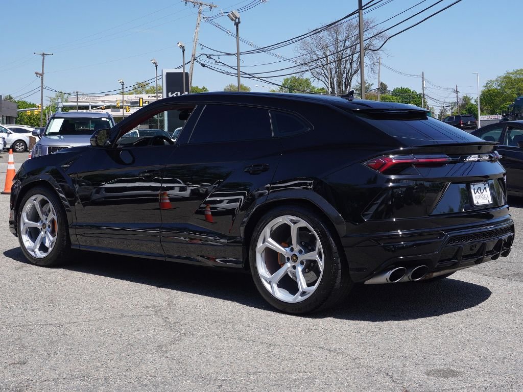Used 2022 Black Lamborghini Base image 13