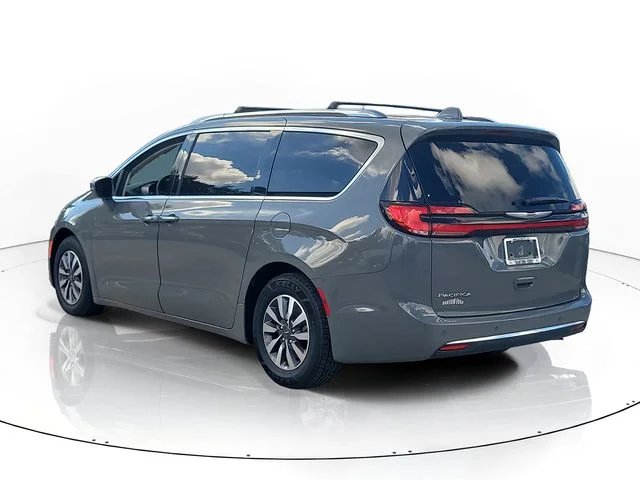 Used 2021 White Chrysler Touring L image 5