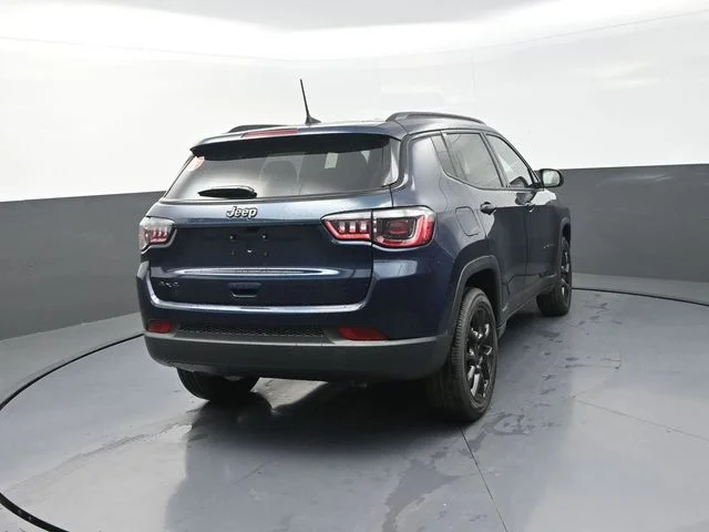 New 2026 Fathom Blue Pearl-Coat Exterior Paint Jeep Latitude image 9