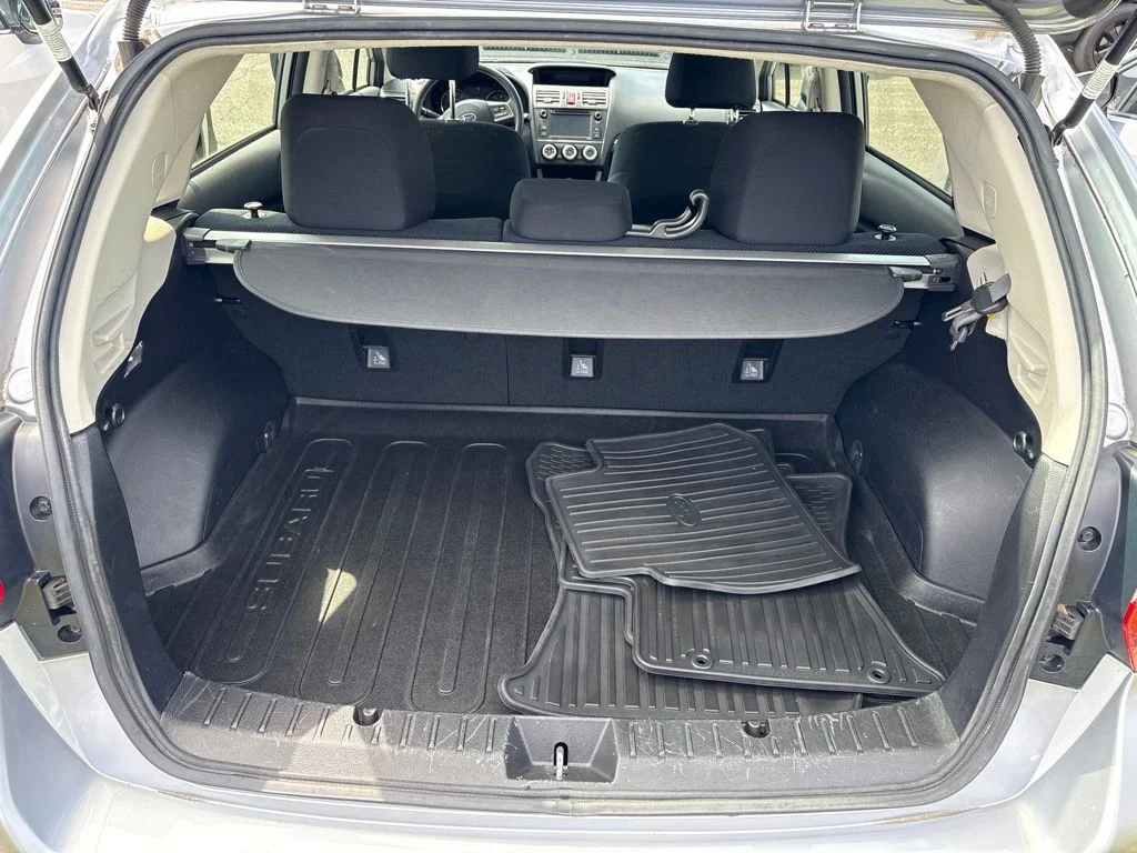 Used 2015 Silver Subaru 2.0i image 16
