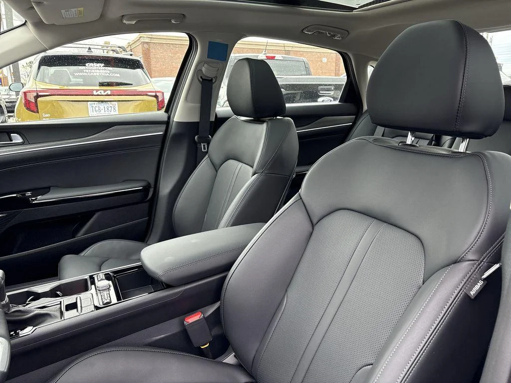 2025 Kia K5 EX - Photo 13