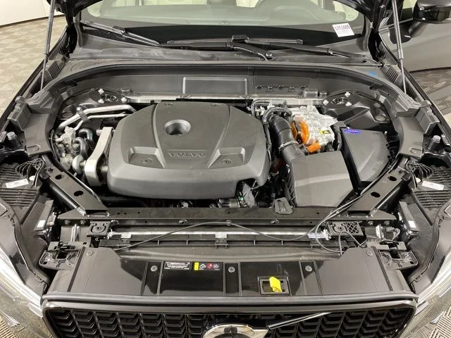 Certified Used 2025 Onyx Black Metallic Volvo Plus image 44