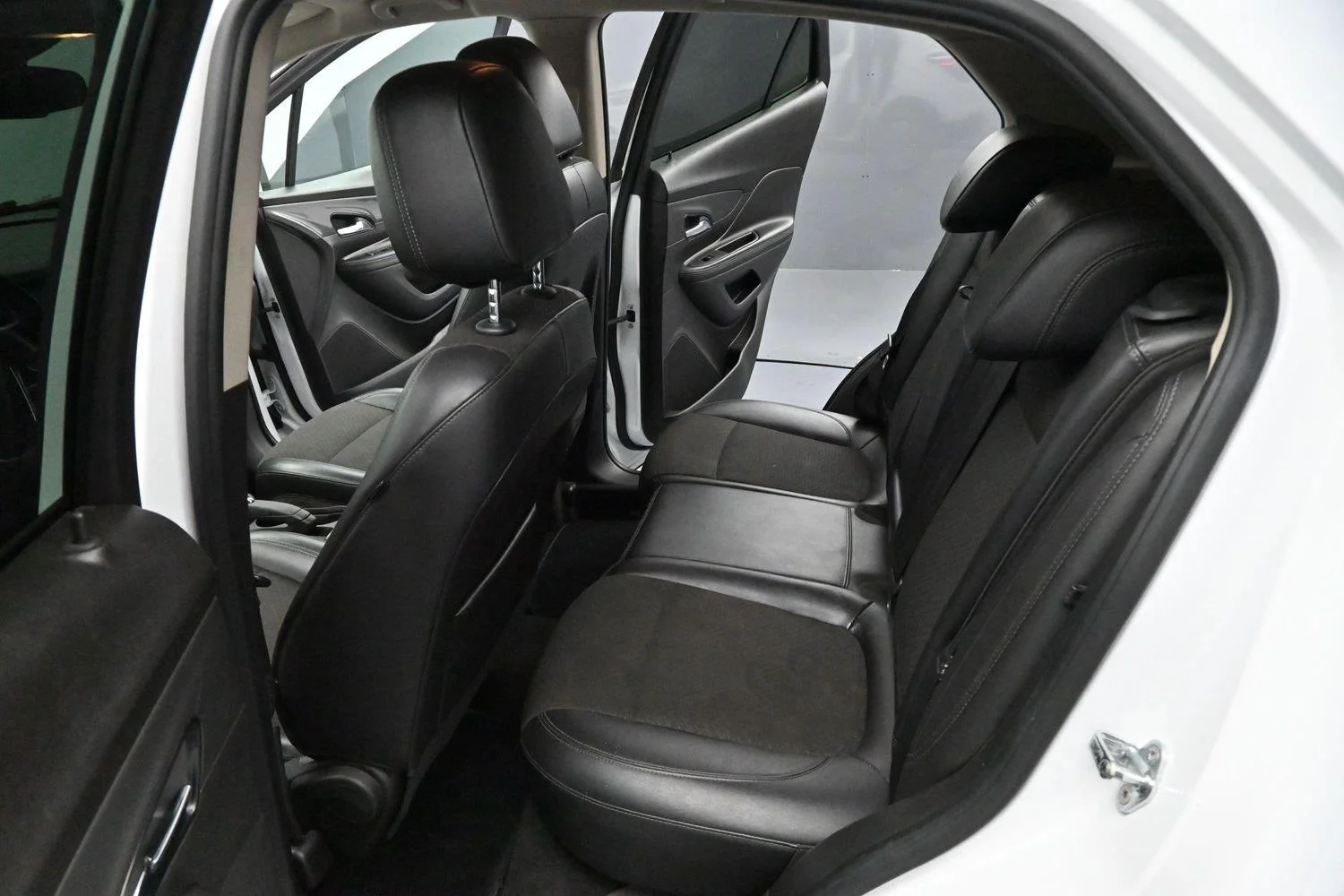 Used 2021 Summit White Buick Preferred image 26