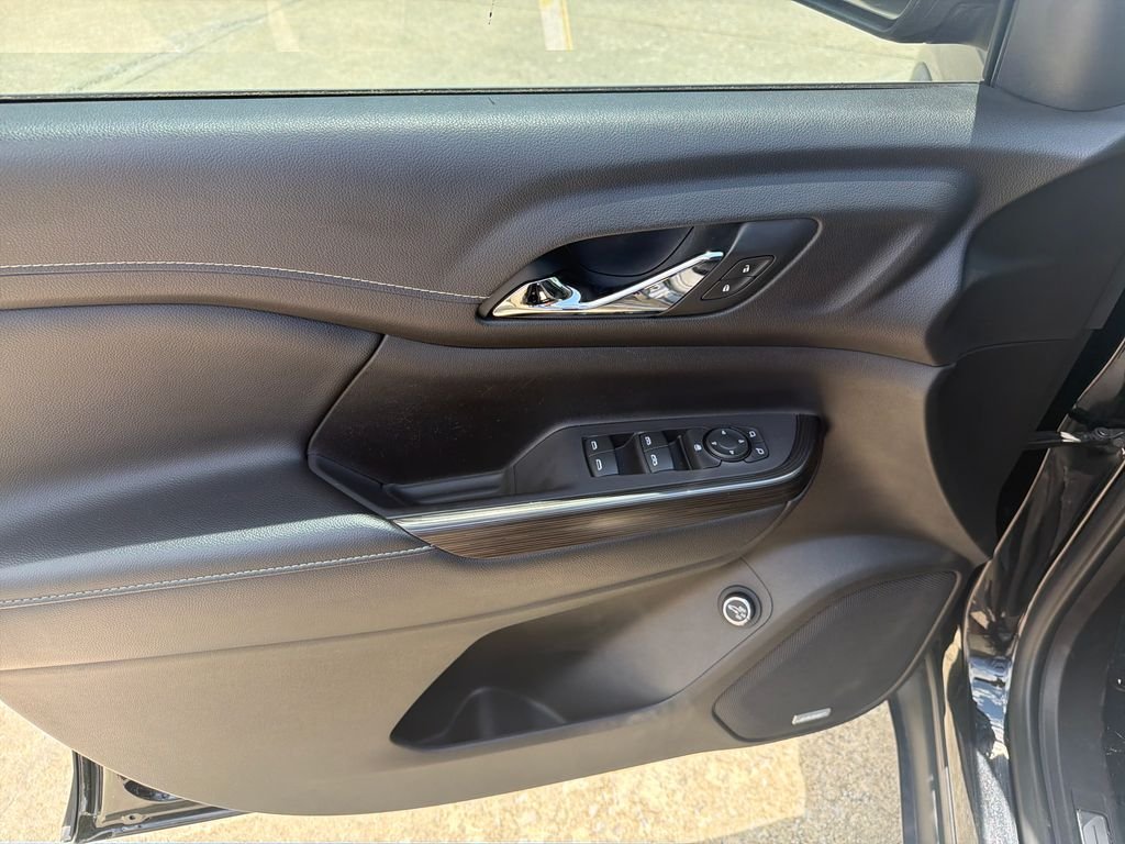 Used 2021 Black GMC SLT image 11