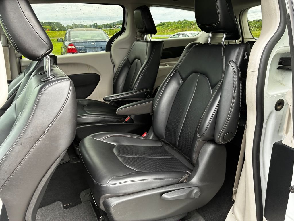 Used 2023 White Chrysler Touring L image 18