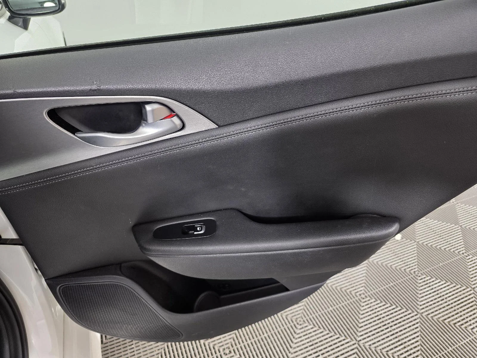 Used 2019 Snow White Pearl Kia GT image 20