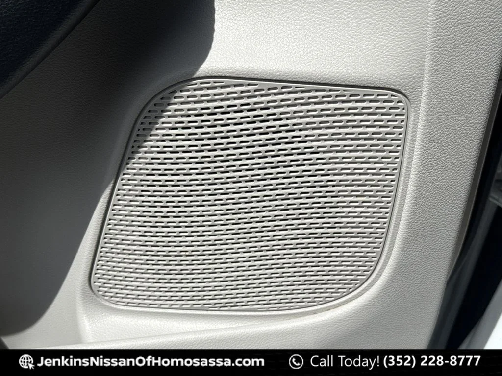 Used 2023 White Chrysler LX image 31