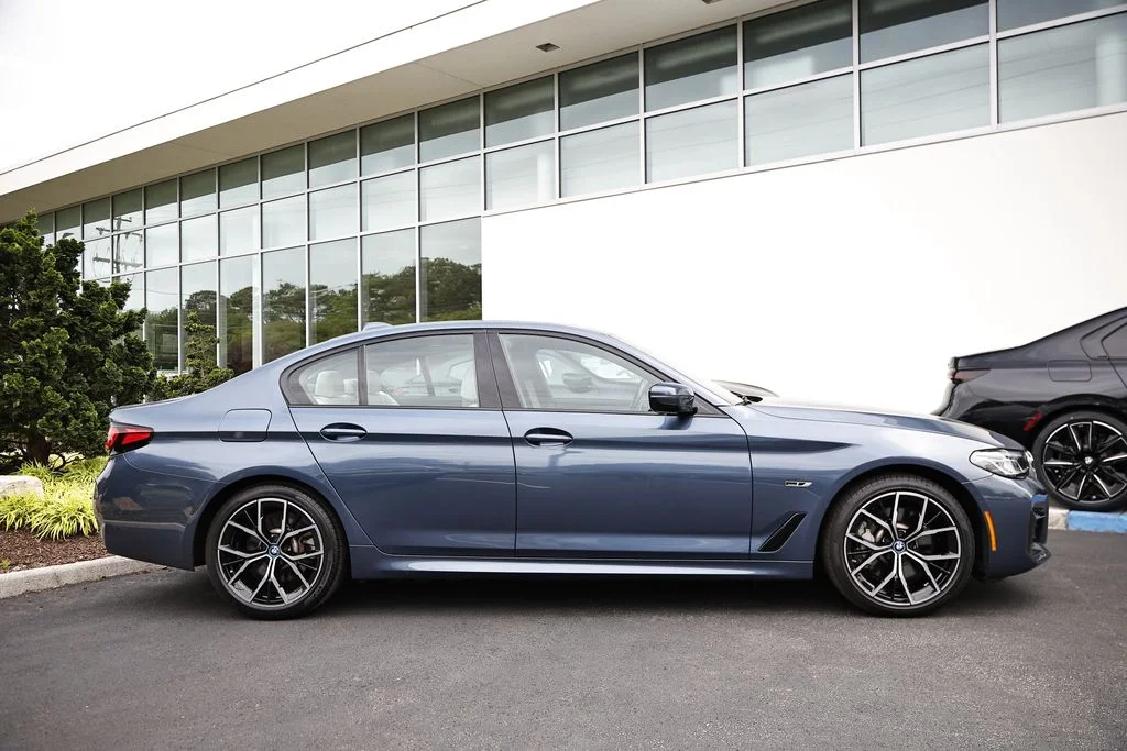 Used 2023 Arctic Race Blue Metallic BMW 530e iPerformance image 4
